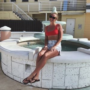 Meet your Posher, Hana